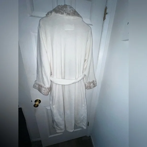 Midnight by Carole Hochman White and Brown Robe - Picture 4 of 6